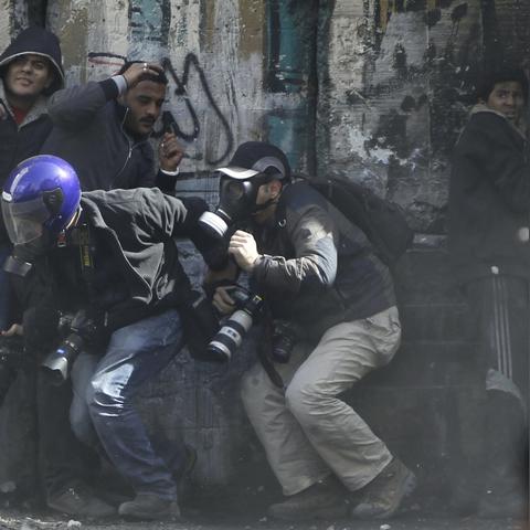 《无畏契约》保安偷窥技巧，揭秘隐私泄露！