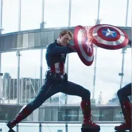 《蝙蝠侠：内敌》评测8.0分，第一章揭秘内战真相！