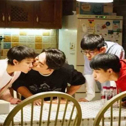 国产游戏“偷窥”尺度引争议？爆火下架冤不冤？