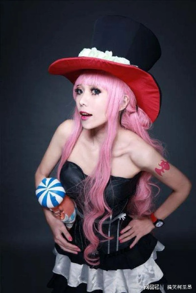 日本女Coser化身《航海王》四皇大妈，竞争赛道独树一帜