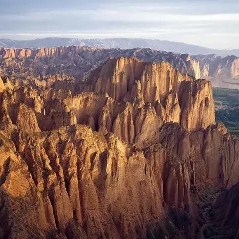《绝地求生》沙漠地图新视角：揭秘隐藏秘境，抢先看！