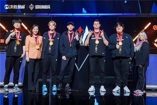 电竞巅峰对决！2025世界杯季中杯资格赛中国赛区火热开赛，女子战队谁能脱颖而出？