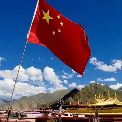 《2025和平精英：PC与手机端模拟器无缝互通大揭秘》