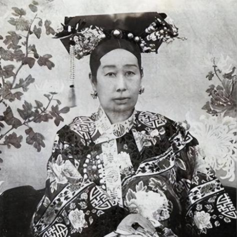 《疯狂游戏大亨新手攻略：开局必看高胜率玩法》