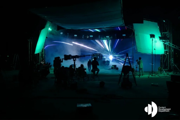 《揭秘光与影:33人团队打造游戏本体的幕后真相》 《揭秘光与影:33人团队打造游戏本体的幕后真相》