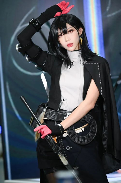 《胜利女神布兰儿cos秀：丝滑薄透，油亮美腿，绝了！》