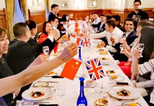 酒桌风云:领导挑战,职场骂战新体验 酒桌风云:领导挑战,职场骂战新体验