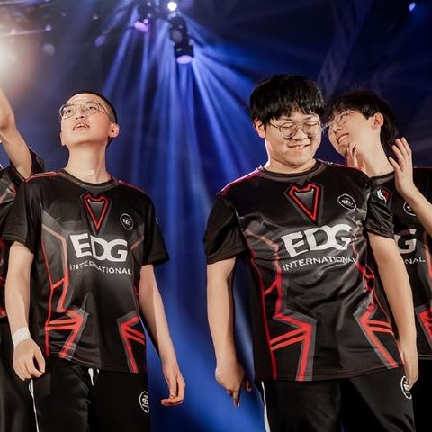 《无畏契约》手游开服狂欢，独家福利等你来拿！