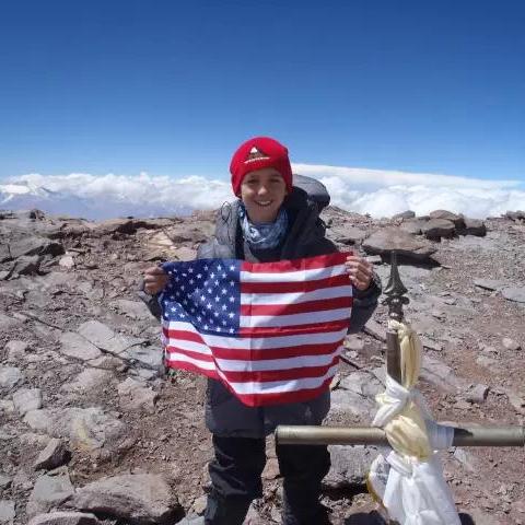 PEAK新手必看！掌握这些技巧轻松登顶巅峰