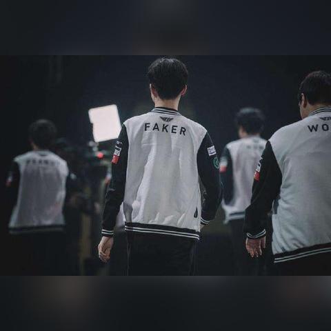 低尘黄DK卡组攻略：炉石传说新秀崛起，实战技巧揭秘