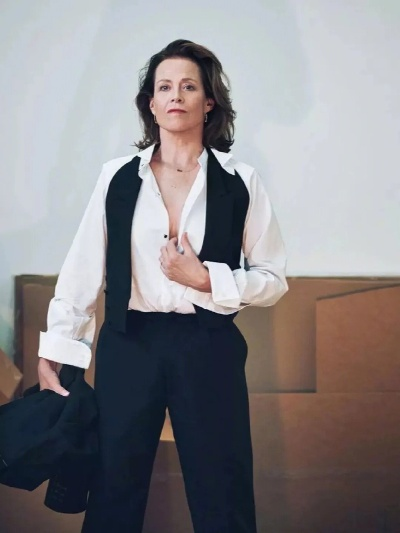 《古墓丽影》主演西格妮·韦弗加盟，揭秘阿凡达女神新角色诞生