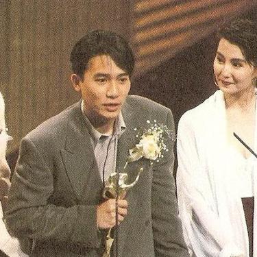 火龙风云爆发战术揭秘，新手如何轻松通关？