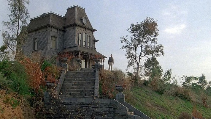 冬季惊悚巅峰，小屋揭秘恐怖新境界