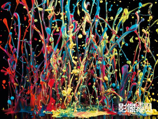 油漆四溅探秘《FragPunk》颜料领域未来奇观