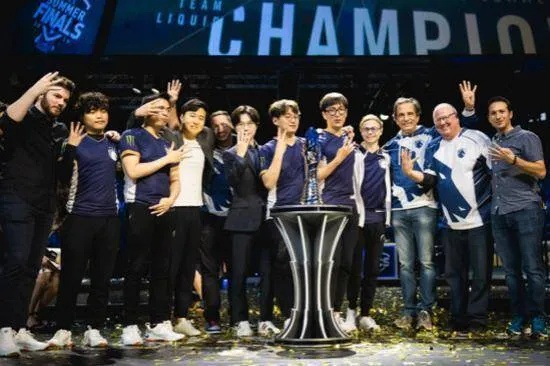 Team Liquid 锁定最后大师赛席位,力克FNATIC晋级 Team Liquid 锁定最后大师赛席位,力克FNATIC晋级