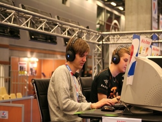 新鼠标将反恐精英职业选手首发开火缩短30毫秒,技术就是更胜一筹 新鼠标将反恐精英职业选手首发开火缩短30毫秒,技术就是更胜一筹