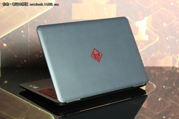 拒绝笨重！金圣斯多隔层数码包实测，游戏本搬家首选