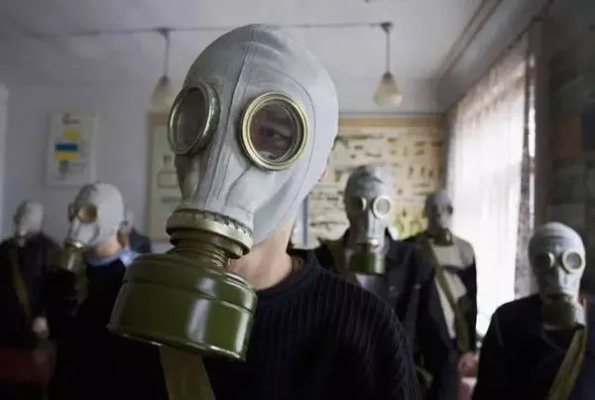 揭秘ZA/UM间谍世界，面具仪式、核危机与复古电视