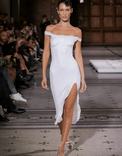 2026春夏时装周露肉指南,告别土味性感的高级裸露法则 2026春夏时装周露肉指南,告别土味性感的高级裸露法则