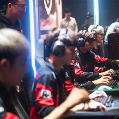 SKT vs FW战术复盘，闪电狼爆冷终结SKT不败金身的深层逻辑