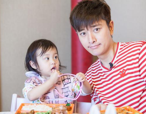 贾乃亮甜馨庆生细节曝光，离异带娃教科书级操作引全网泪目