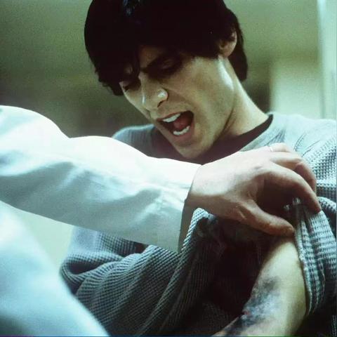 生化危机安魂曲VS生化危机2重制版，场景恐怖感差异全解析