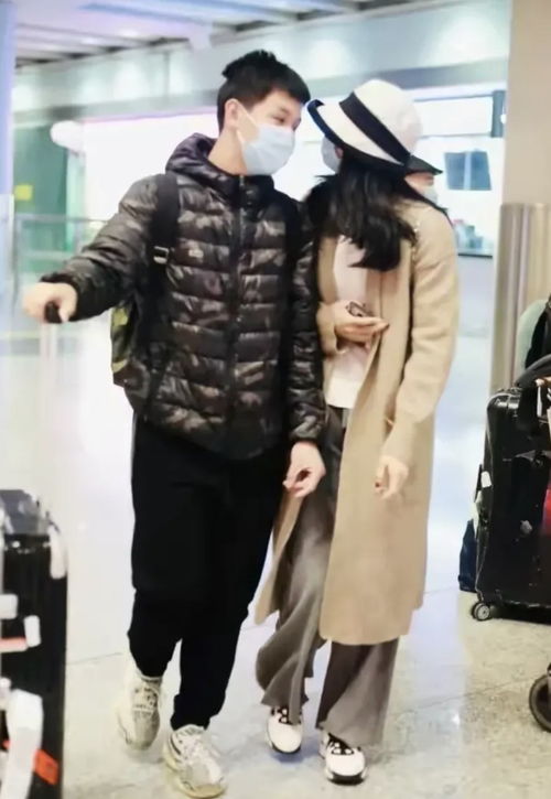 赖柏霖照片背后的穿搭门道，豪门低调风如何通过细节拿捏？