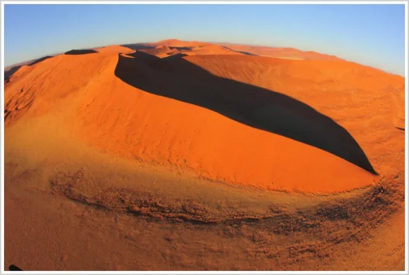 红色沙漠的独特魅力，为何它仅此一家？