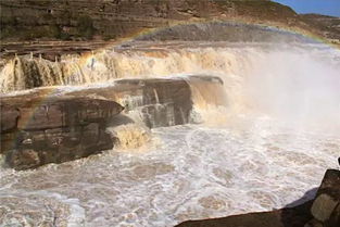红色沙漠瀑布引热议，玩家直呼像布帘太出戏