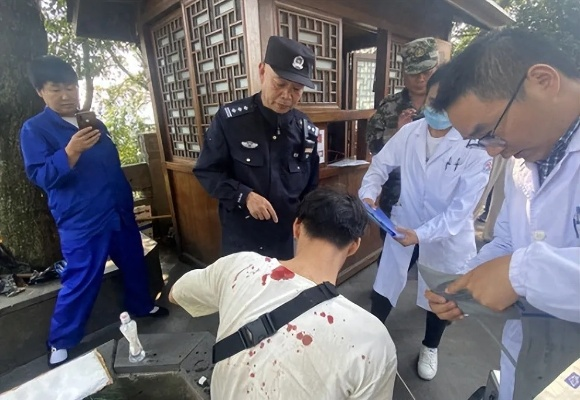 极低概率！景区晕倒遇40名医专家，普通人如何复制这份幸运？