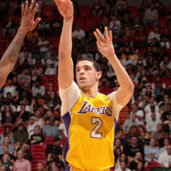 NBA2KOL220版朗佐·鲍尔历史图鉴,猴撤步绝技你还用吗? NBA2KOL220版朗佐·鲍尔历史图鉴,猴撤步绝技你还用吗?