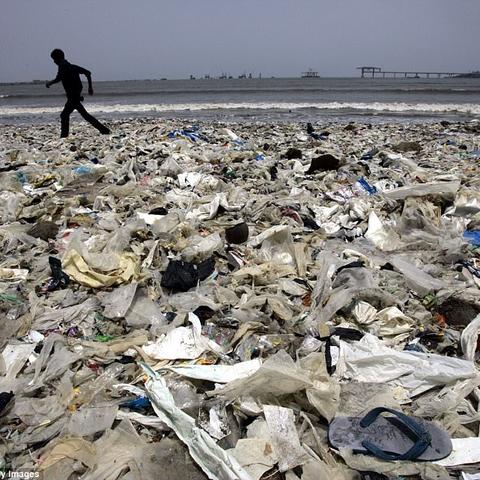 深度揭秘印度垃圾场起火类型，从甲烷爆炸到深层阴燃