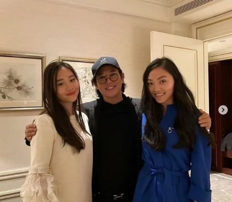 李连杰女儿露脐装造型太敢穿？深扒欧美风穿搭底层逻辑！