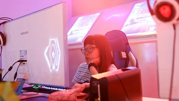 九色虹电竞氛围浓，高手都来这！