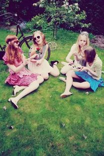 四月贸易站春意盎然，花园主题坐骑与金链比基尼登场